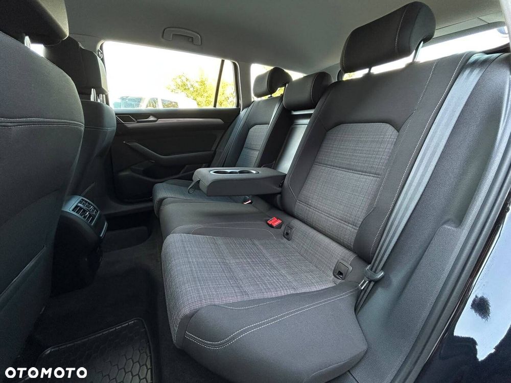 Volkswagen Passat Variant 2.0 TSI Business DSG - 19