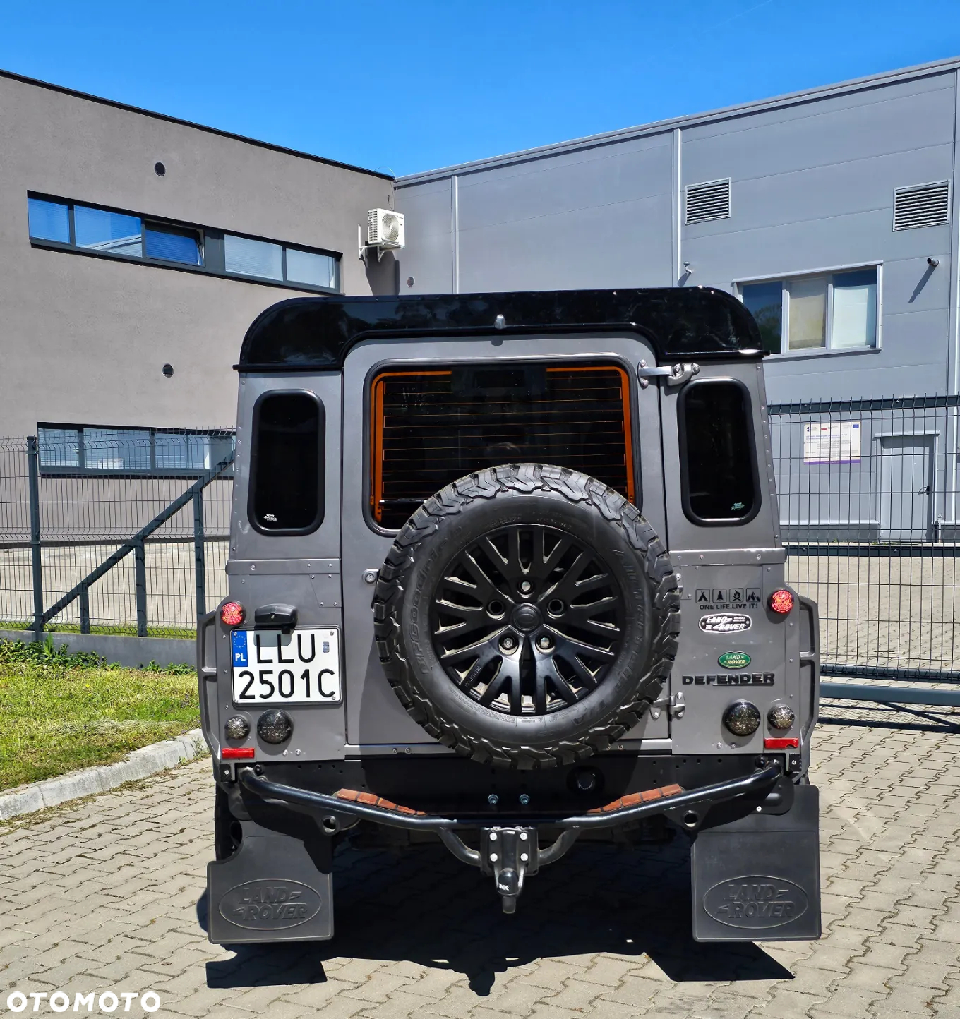 Land Rover Defender - 3