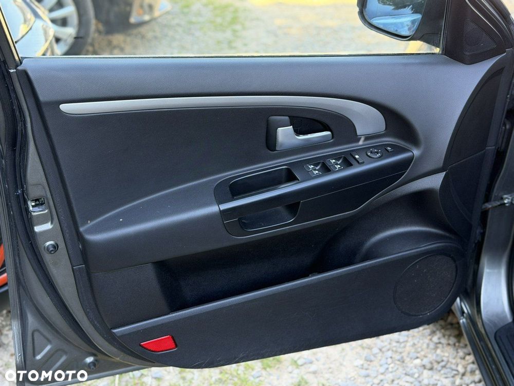 Kia Ceed - 11