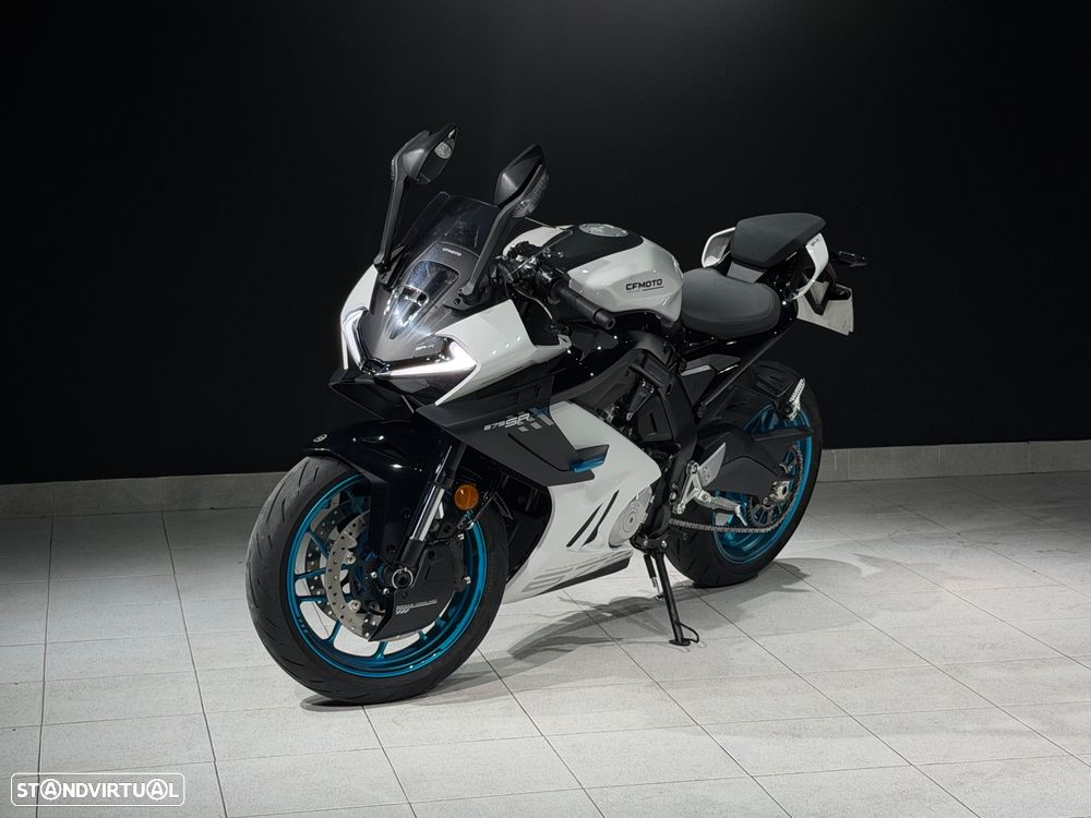 CF Moto 675SR-R - 3