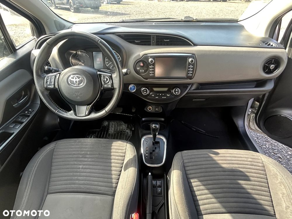Toyota Yaris Hybrid 100 Dynamic EU6 - 16