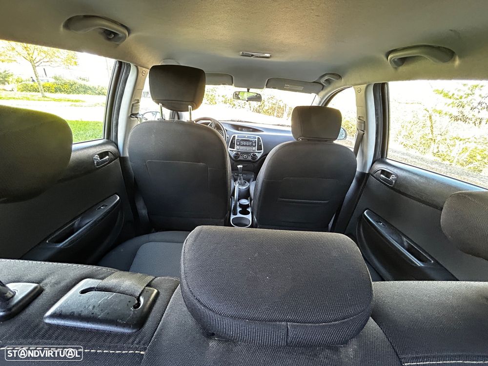 Hyundai i20 1.1 CRDi Urban - 15