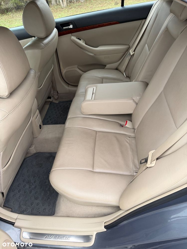Toyota Avensis 2.0 VVT-i Prestige - 13