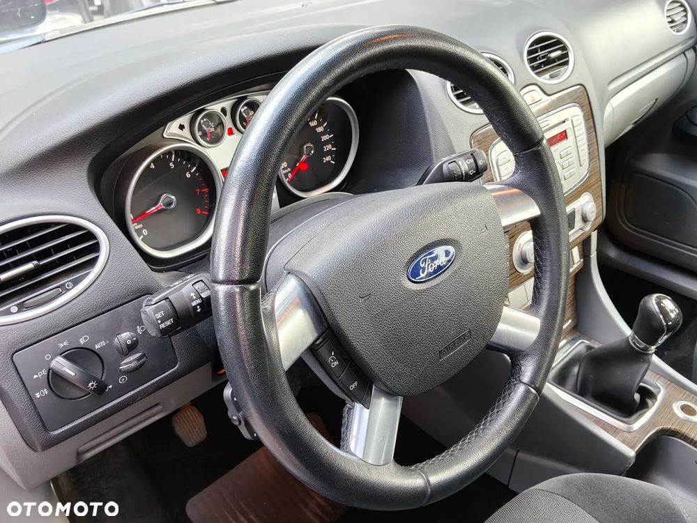 Ford Focus 1.6 16V Ghia - 17