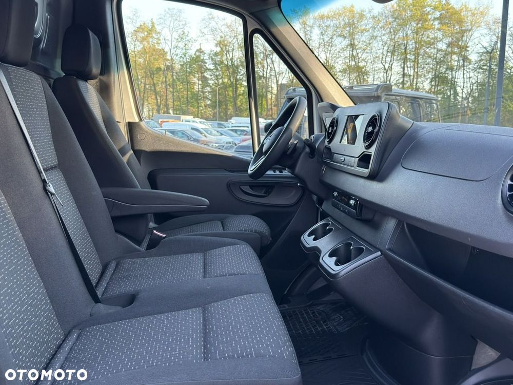 Mercedes-Benz Sprinter - 20