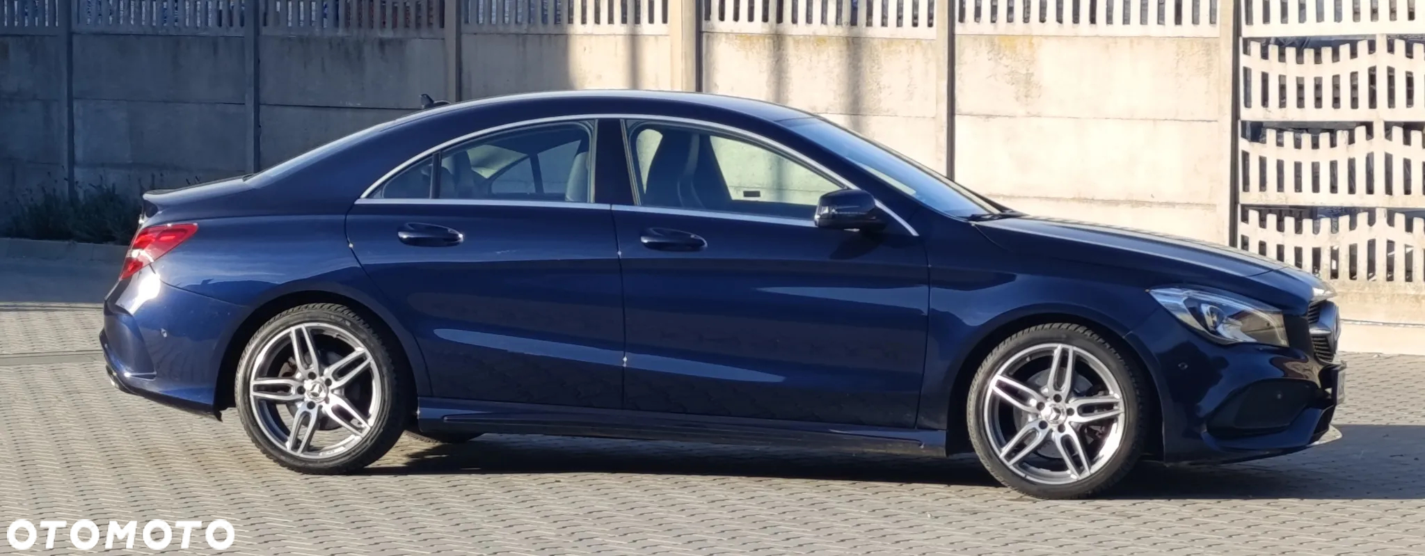 Mercedes-Benz CLA 220 4-Matic AMG Line - 11
