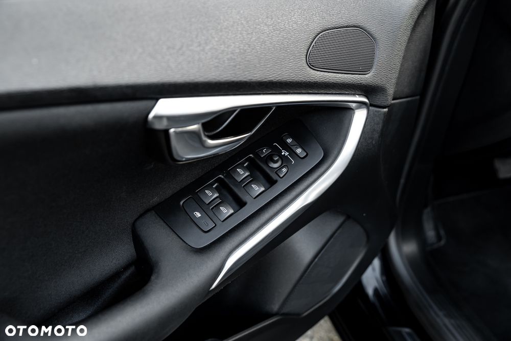 Volvo V40 D3 Geartronic Summum - 18