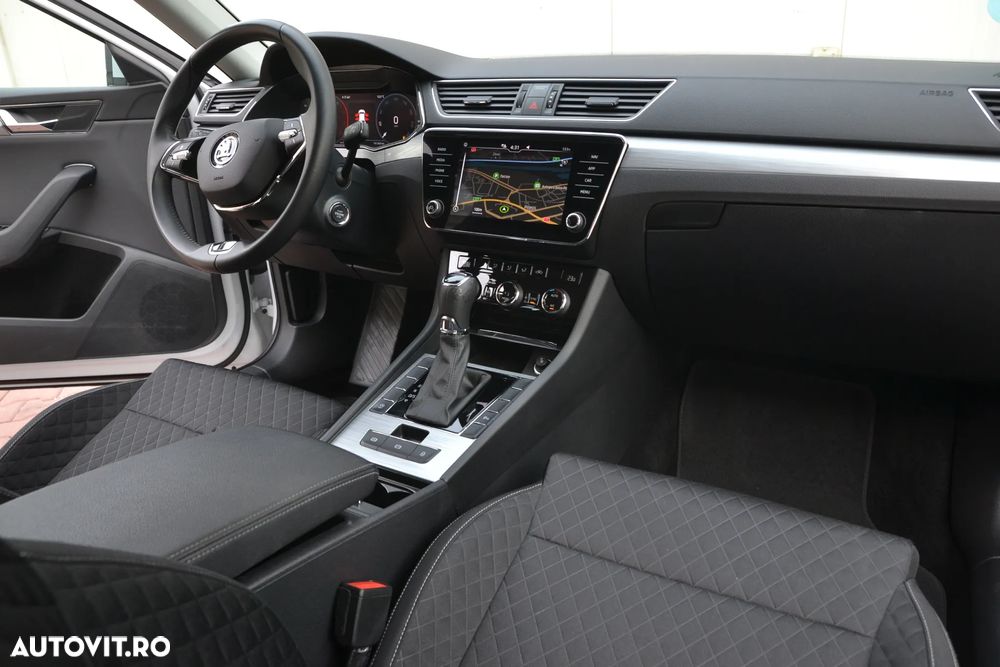 Skoda Superb 2.0 TDI Premium Edition - 10