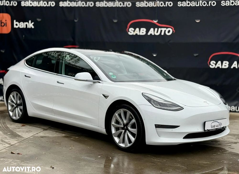 Tesla Model 3 - 4
