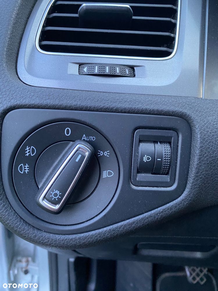 Volkswagen Golf 2.0 TDI BlueMotion Technology Lounge - 12