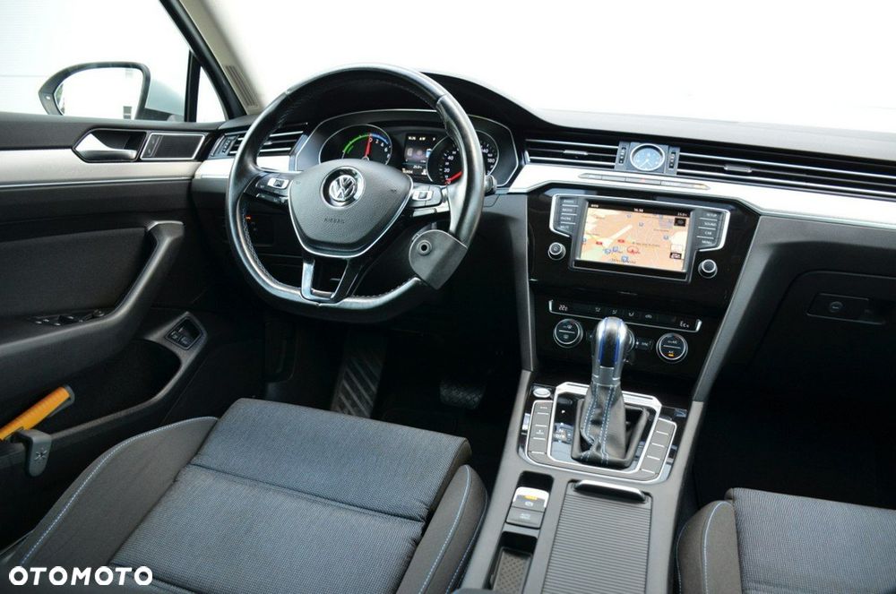 Volkswagen Passat - 30
