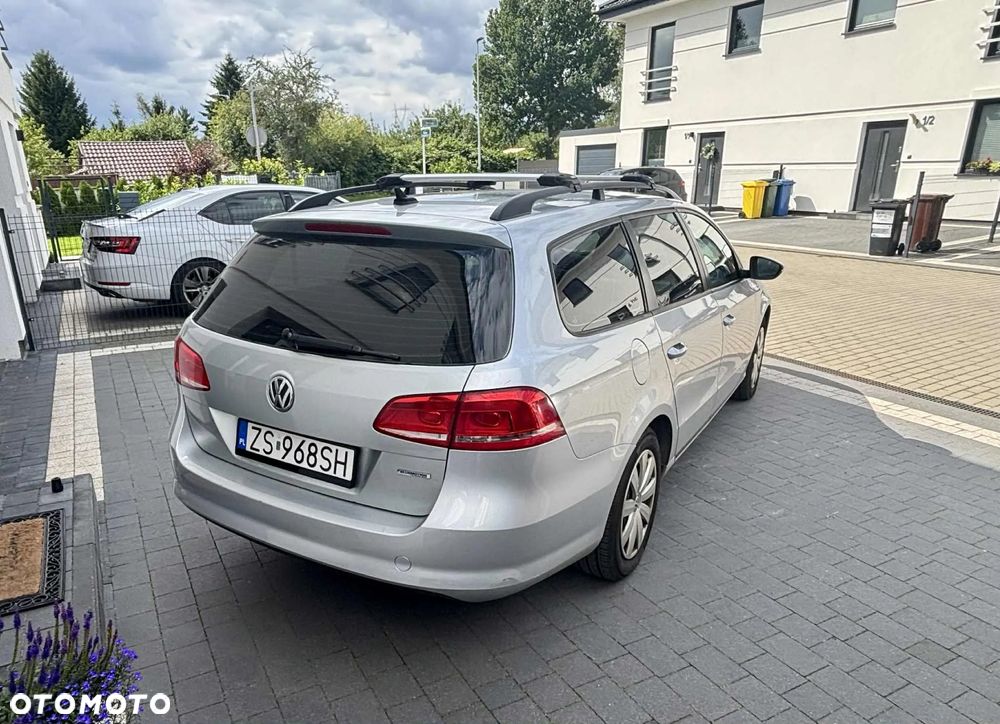 Volkswagen Passat 1.6 TDI DPF BlueMot Comfortline - 5