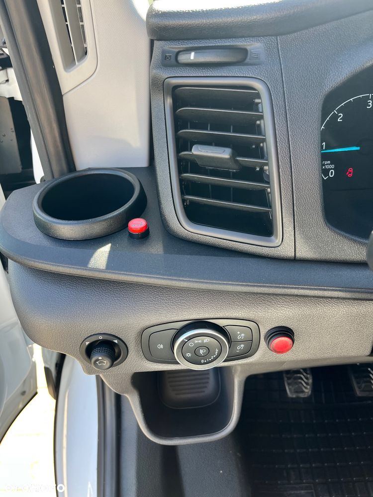 Ford Transit - 25