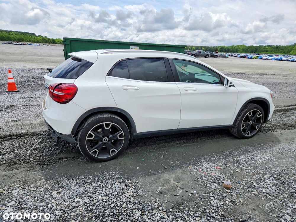 Mercedes-Benz GLA 250 4-Matic - 3