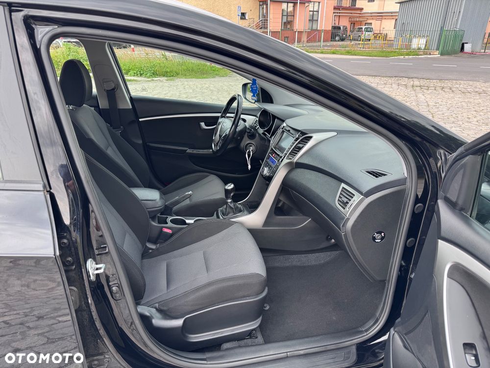 Hyundai i30 i30cw 1.6 CRDi Fifa World Cup Edition - 18