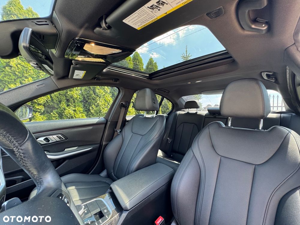 BMW Seria 3 330i Sport Line sport - 31