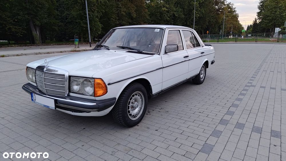 Mercedes-Benz W123 - 1
