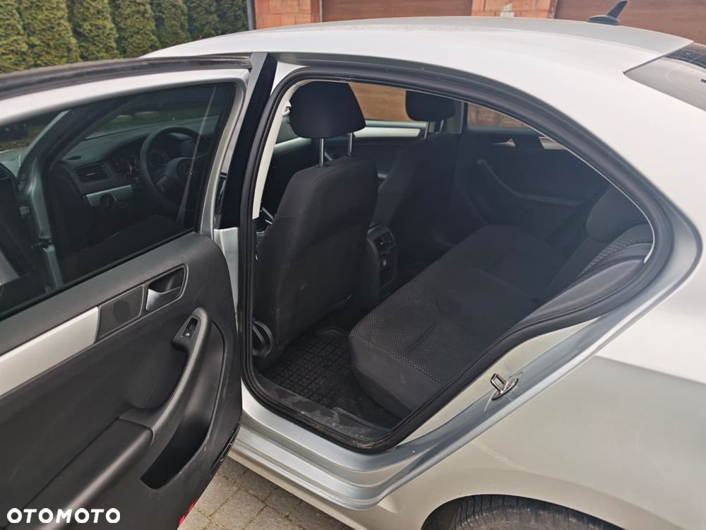 Volkswagen Jetta 1.6 TDI Trendline - 10