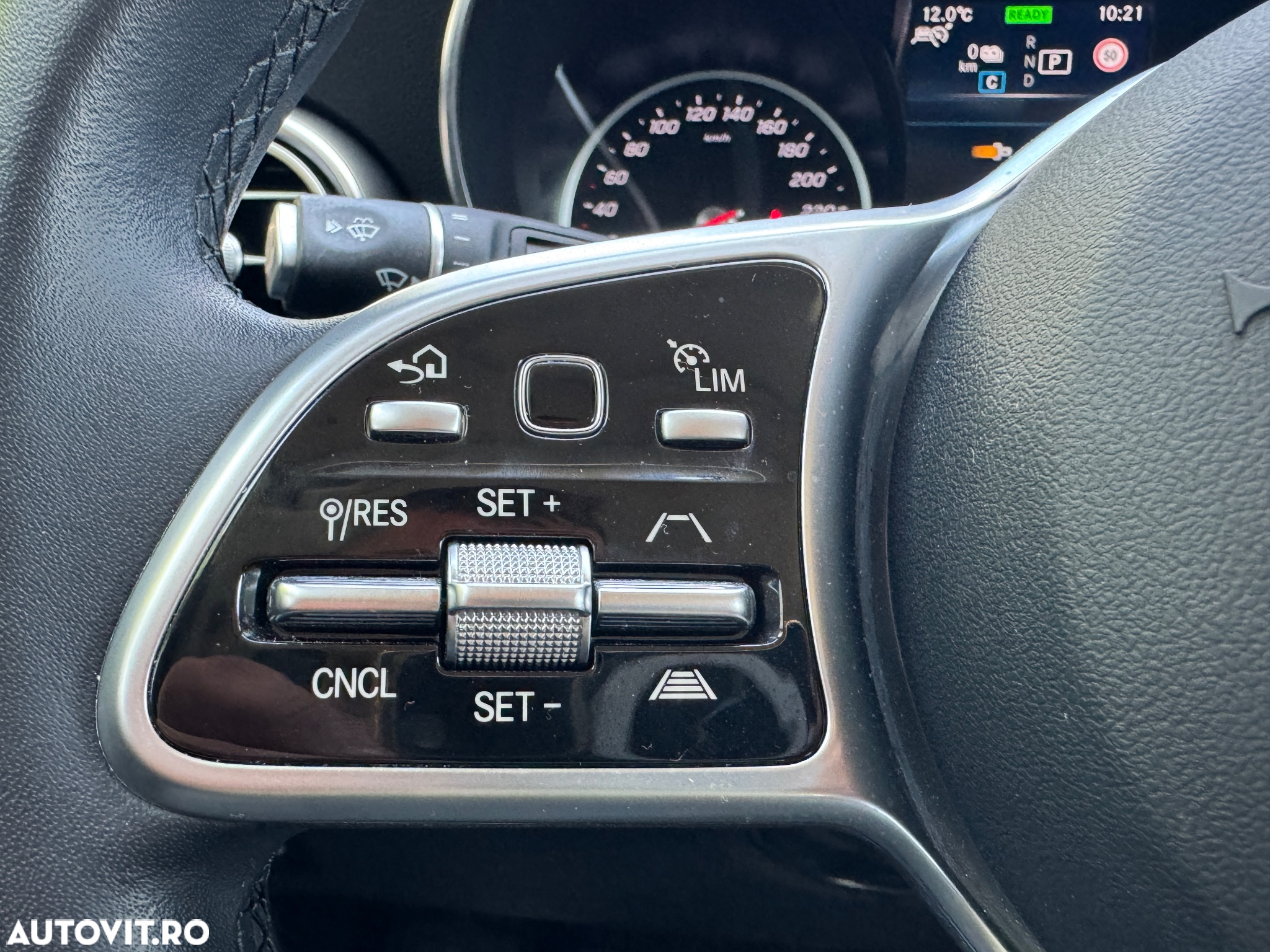 Mercedes-Benz GLC 300 e 4Matic 9G-TRONIC Exclusive - 28