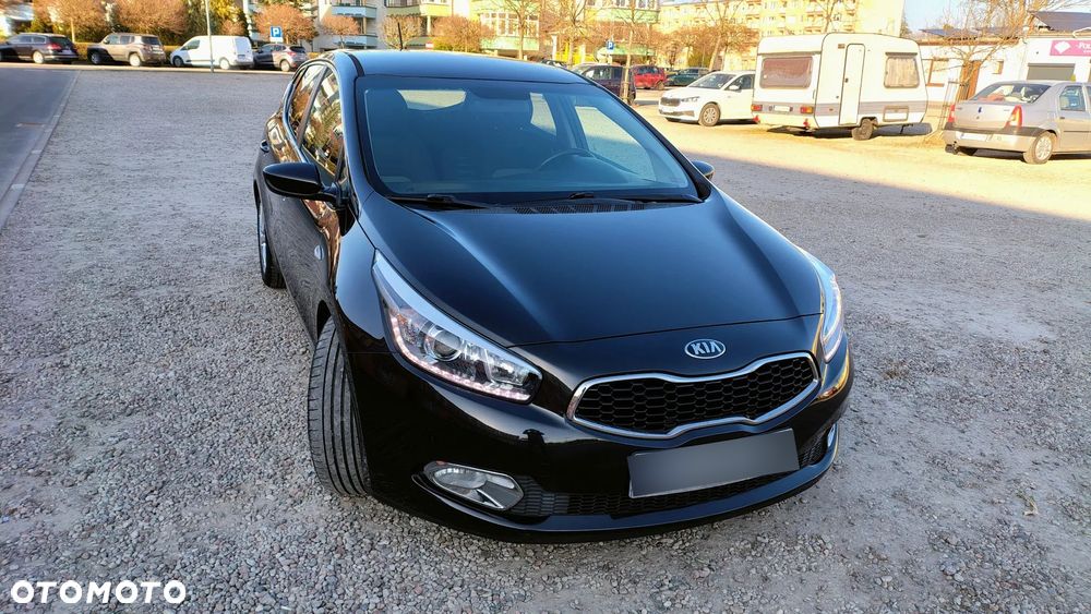 Kia Ceed 1.6 CRDi 128 Dream Team Edition - 4