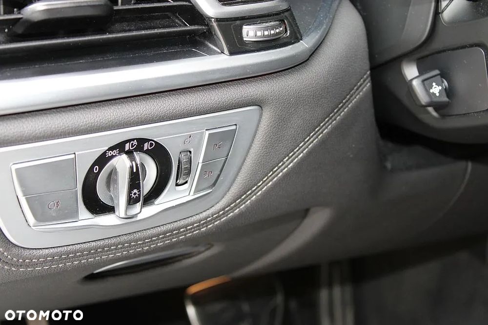 BMW Seria 7 750Li xDrive sport - 17