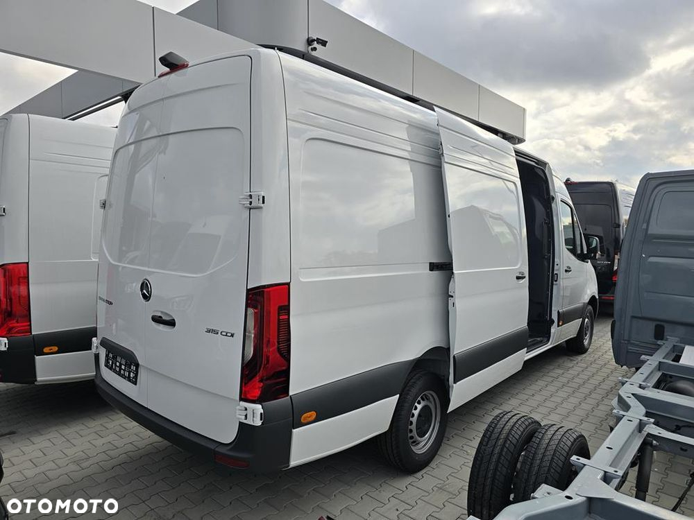 Mercedes-Benz Sprinter - 23