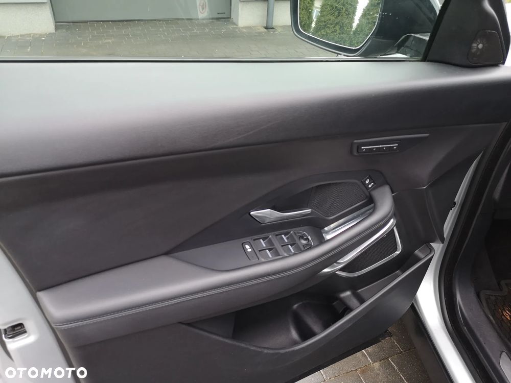 Jaguar E-Pace P250 AWD R-Dynamic SE - 11