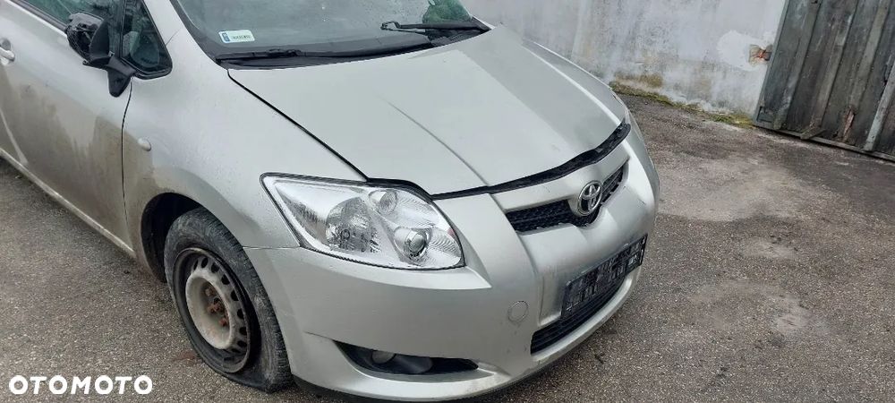 TOYOTA Auris 1,4 d4d 90km wentylator obudowa chłodnic - 1