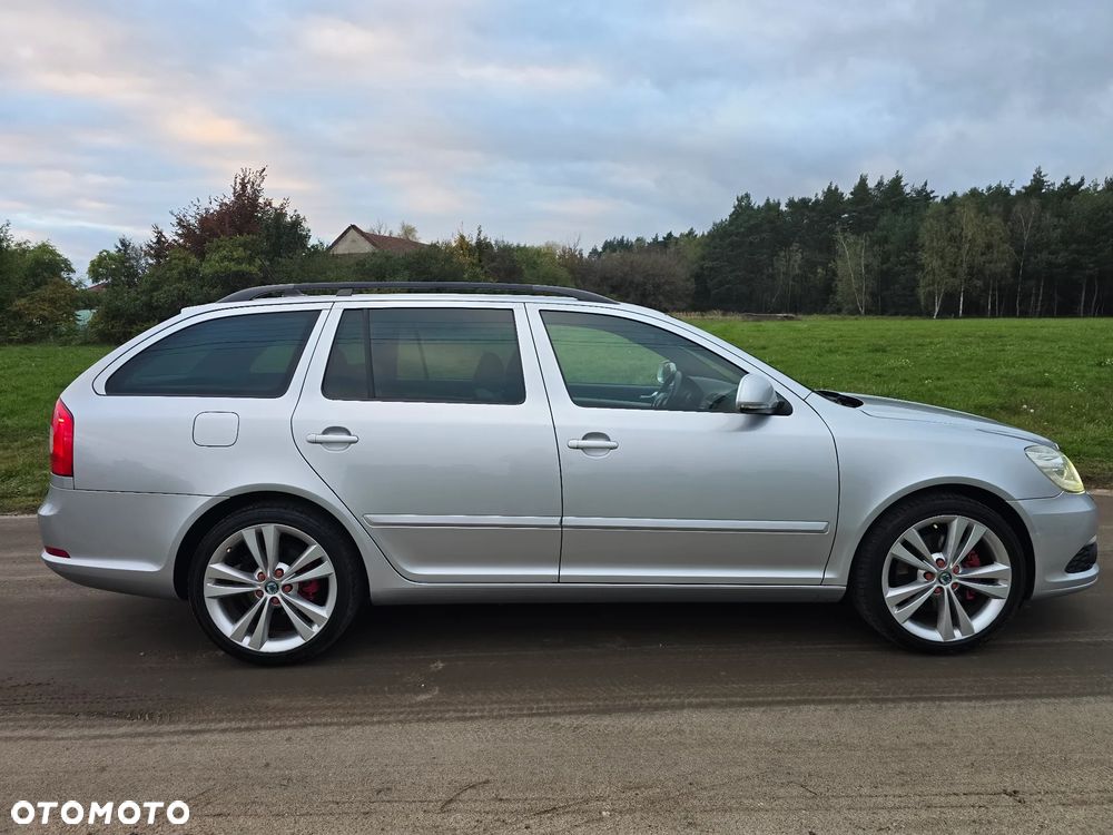 Skoda Octavia Combi 2.0 TDI CR DPF RS - 11