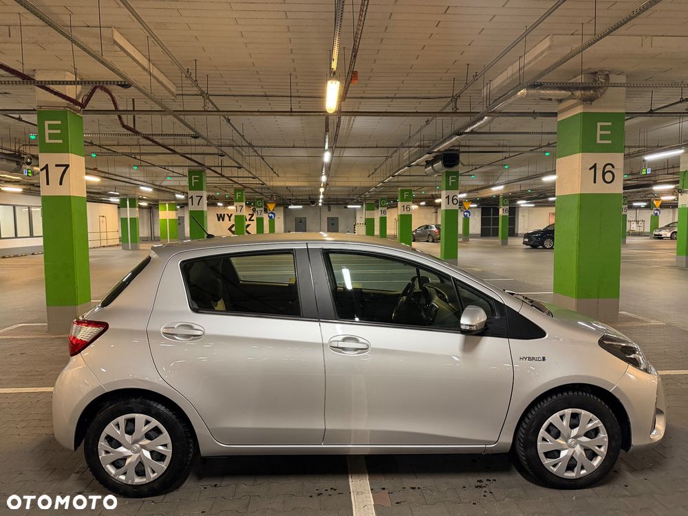 Toyota Yaris Hybrid 100 Premium - 9