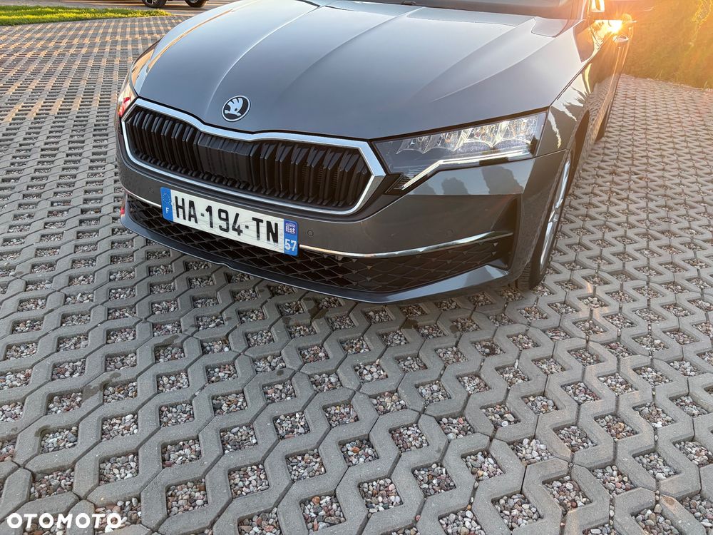 Skoda Octavia 2.0 TDI DSG Exclusive - 2