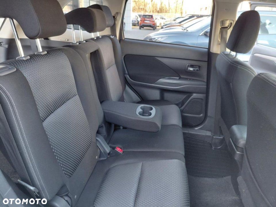 Mitsubishi Outlander - 13