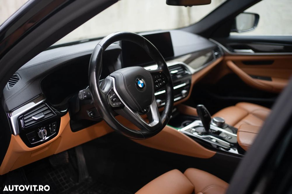 BMW Seria 5 530e Aut. Luxury Line - 12