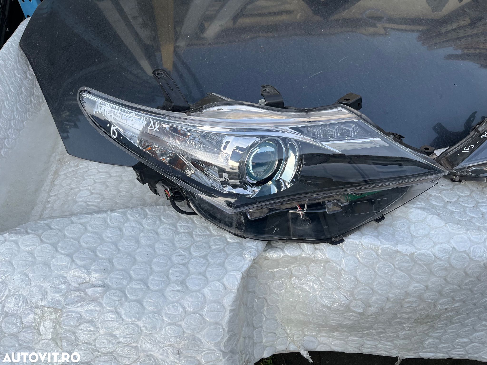 Set Faruri fara xenon Toyota auris 2014 - 1