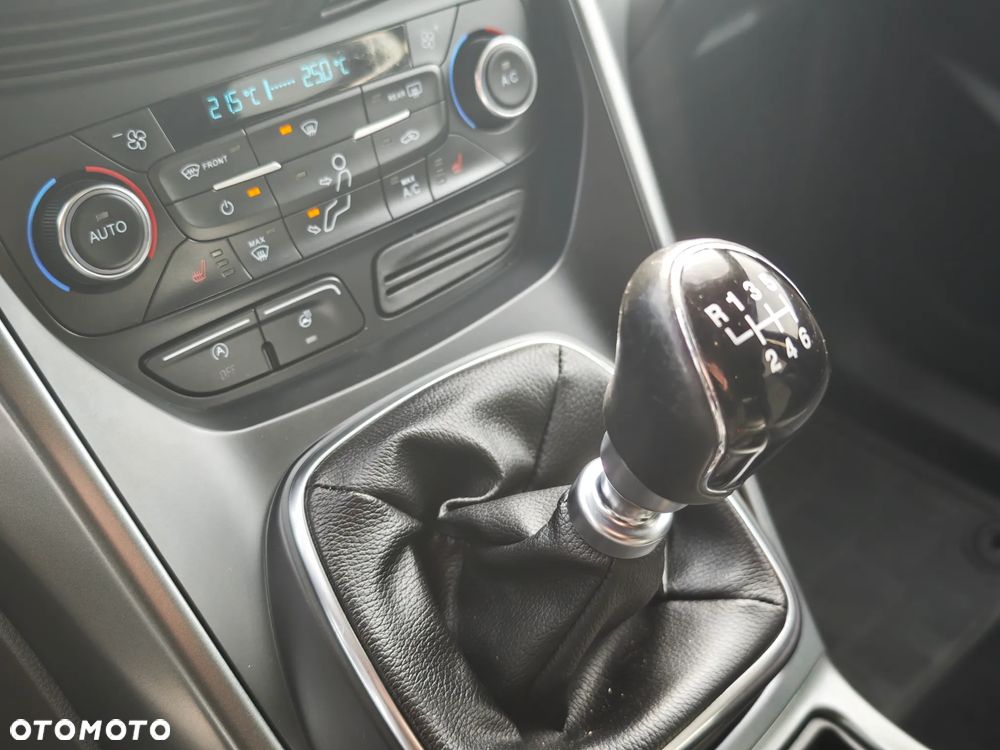 Ford Kuga 1.5 EcoBoost 2x4 Cool & Connect - 16