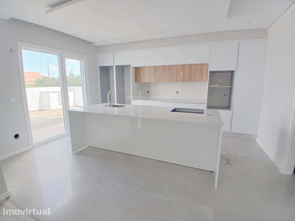 Moradia isolada T4, arquitetura contemporânea com garagem e piscina... - Grande imagem: 3/36