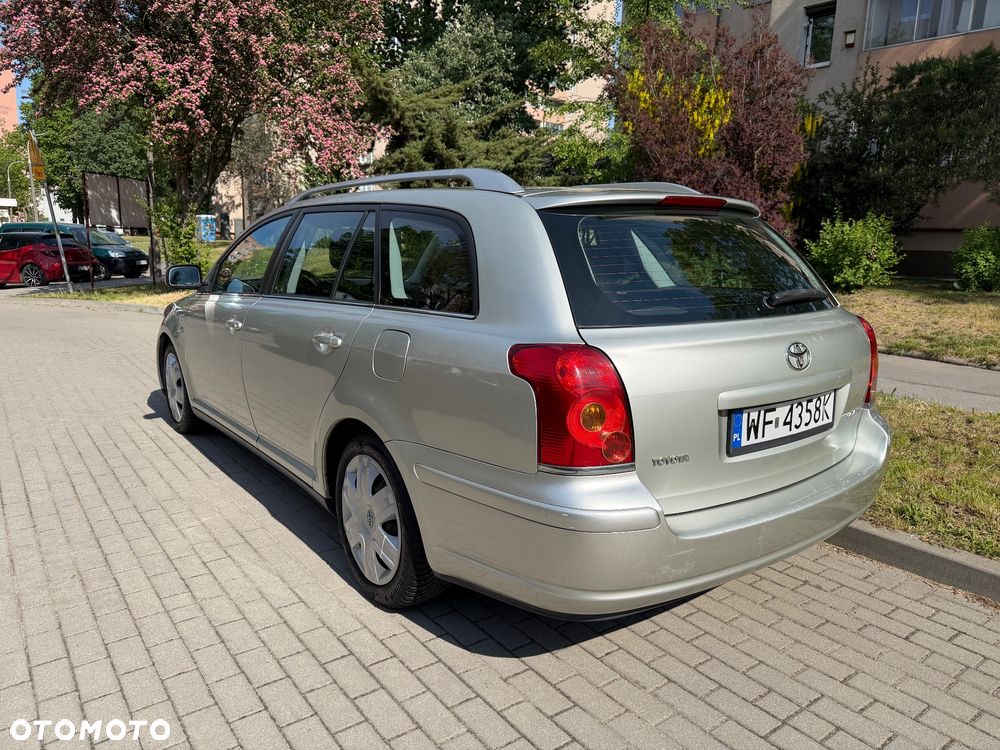 Toyota Avensis - 1