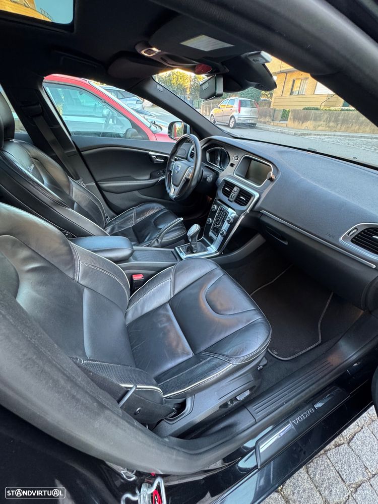 Volvo V40 D2 R Design - 9