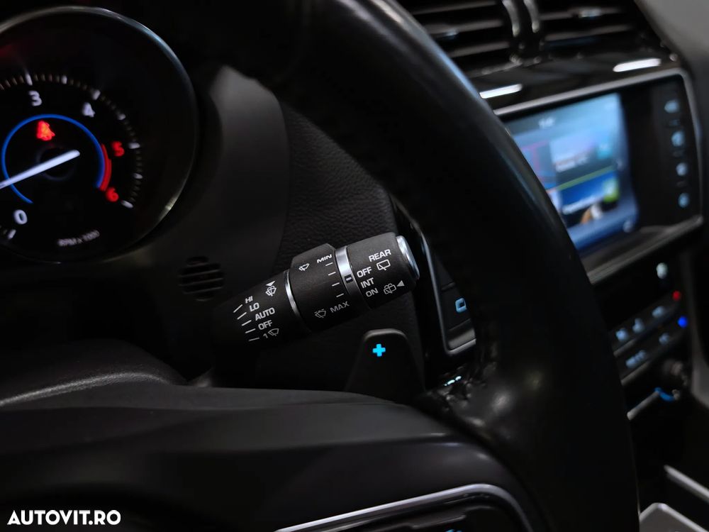 Jaguar F-Pace 20d AWD Aut. Prestige - 28