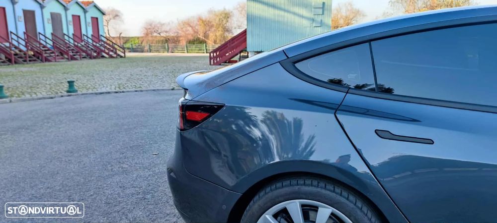 Tesla Model 3 Long-Range Dual Motor AWD - 4