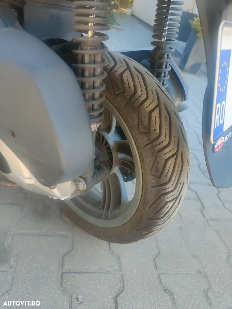 Piaggio MP3 300 HPE - 8