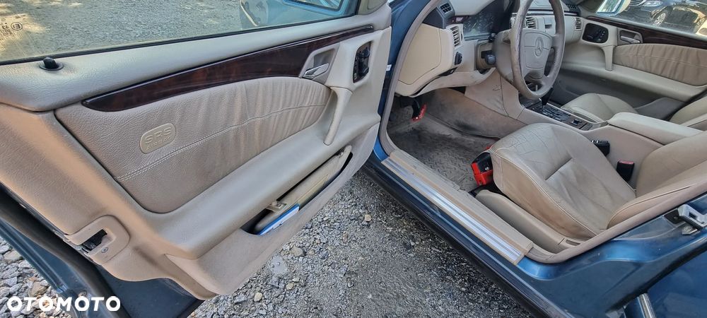 Mercedes-Benz Klasa E 420 T Avantgarde - 28