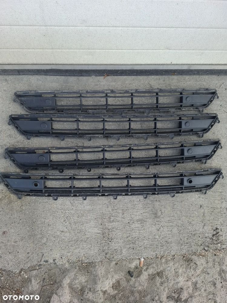 Kratka środkowa dolna zderzaka volvo xc40 31449342 - 1