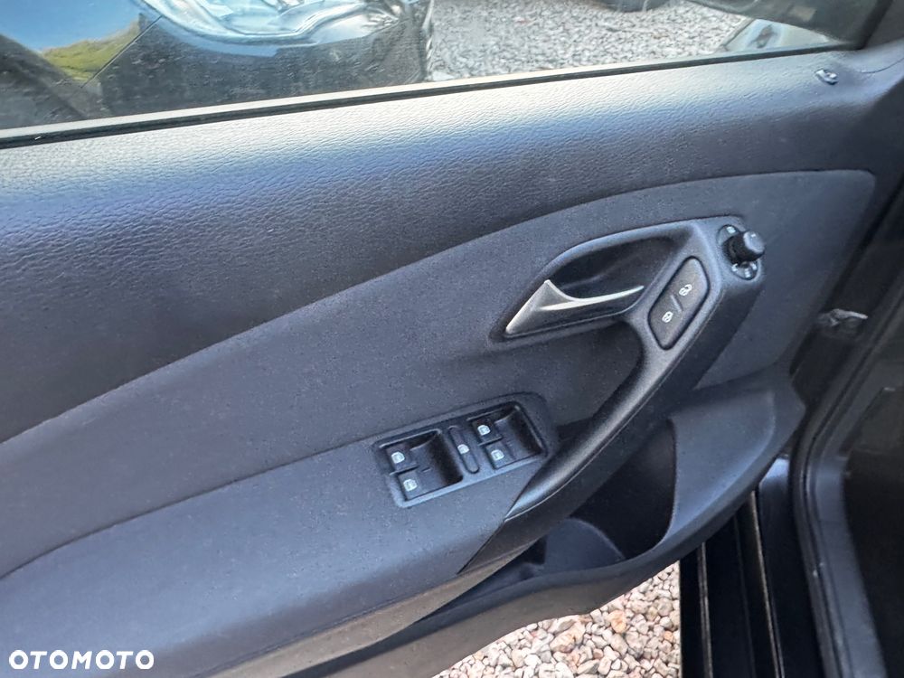 Volkswagen Polo 1.4 16V Comfortline - 25