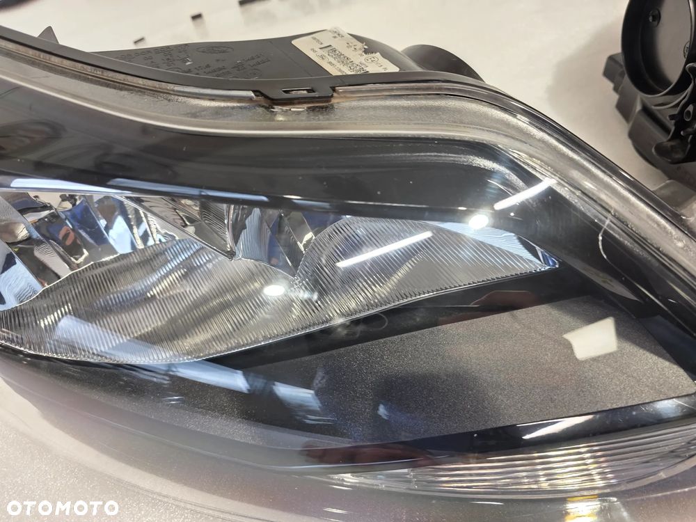FORD FOCUS MK3 10- KOMPLET LAMP LEWA + PRAWA LAMPA PRZEDNIA PRZÓD CIEMNA ST / TITANIUM , NR BM51-132029-CH / BM51-13W030-CH , NR AUKCJI LPP264 - 6