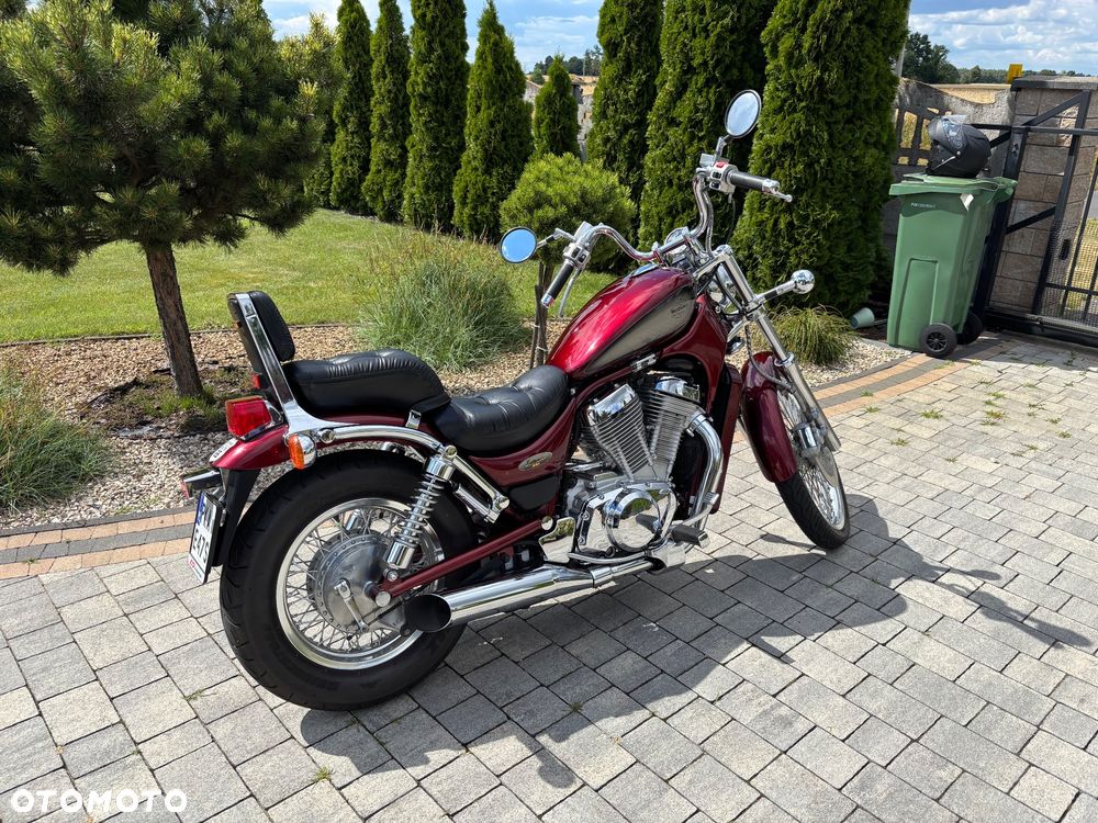 Suzuki Intruder - 8