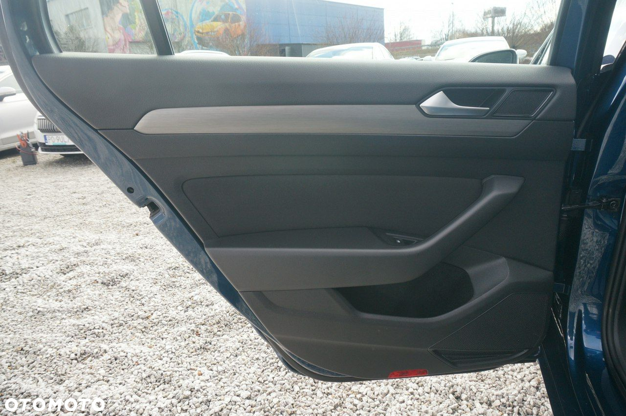 Volkswagen Passat 2.0 TDI EVO Essence - 23