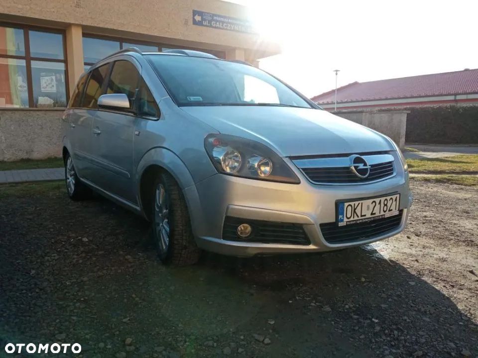Opel Zafira 1.8 Cosmo - 1