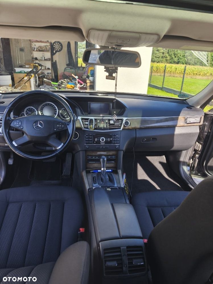 Mercedes-Benz E-Class 2010 photo 5