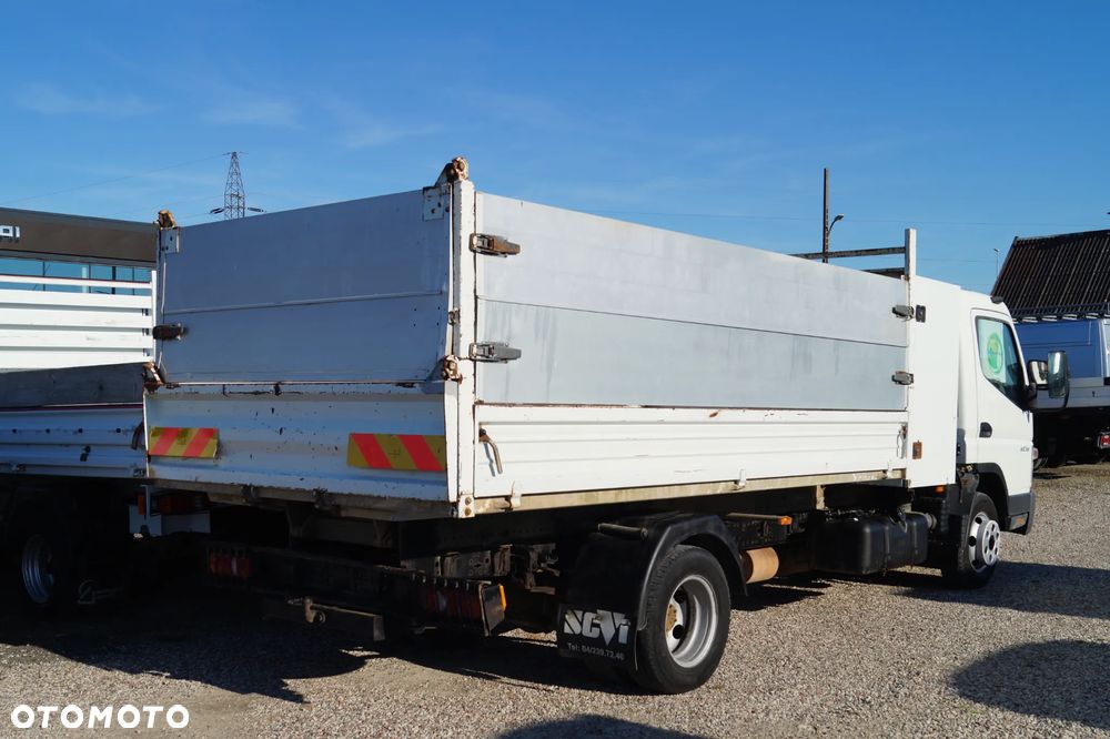Mitsubishi CENTER FUSO - 23